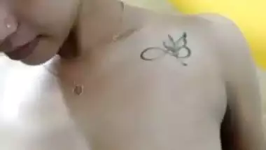 Lankan college teacher nude on video call MMS