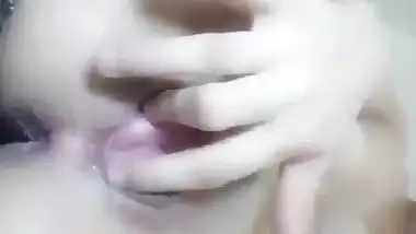 Desi mms sex of an 18-year-old girl fingering her asshole