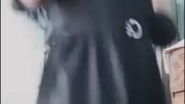 Beautiful girlfriend in maxi shows boobs viral video