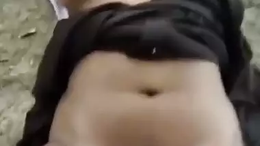 Tamil girl outdoor fucking on the rocks with boyfriend