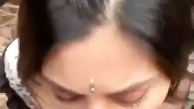 Hyderabad lady enjoys Indian blowjob sex in jungle