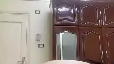 Desi nude babe twerks her butt and boobs in her MMS