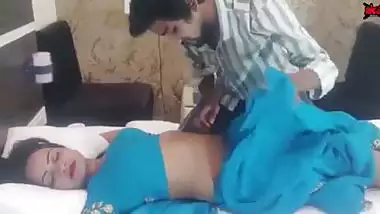 Naughty Unsatisfied Wife’s Pussy Licked By Neighbour Boy