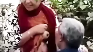 Uncle sucking aunty boobs while walking in park