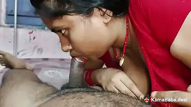 Horny Bhabhi gives a desi blowjob and drinks cum