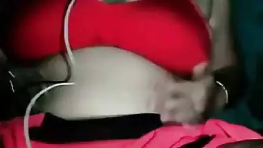 Hot Anu shows milky boobs and pussy on the video call sex