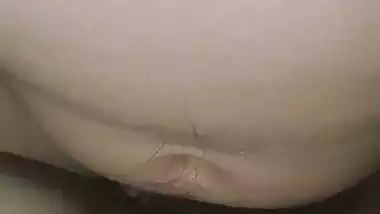 A young guy fills his cum in his GF’s deep cunt