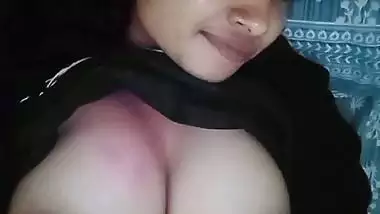 Massive tits village girl shows topless body viral clip