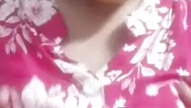 Big ass aunty slapping booty during live call