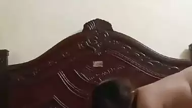 Desi wife pussy licking by husband friend xxx clip