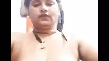 Kannada aunty rubbing pussy and fingering on video call