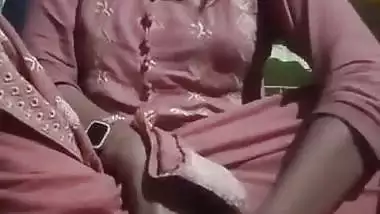 Shy girl fucks her pussy with a brinjal in xxx viral MMS