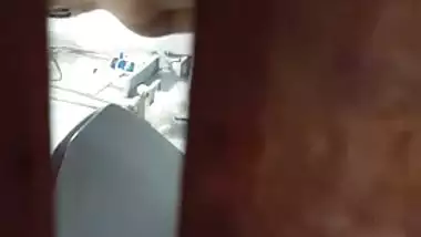 Hairy pussy sister bathing naked caught by brother