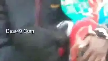 Hot desi girl caught sucking bf cock in park