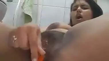 Girl fucks her tight pussy with a dildo in the nude video