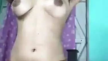 Indian girl nude MMS after stripping on camera