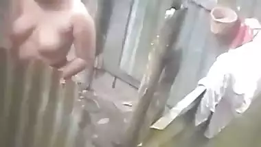 Neighbour village bhabhi bathing caught on camera