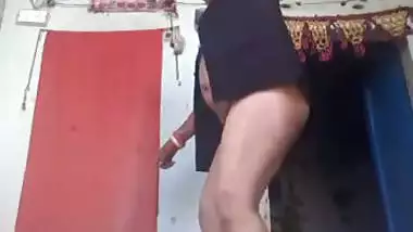 Rajasthani milf dances naked and shows her boobs in nude MMS