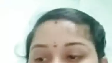 Beautiful webcam wife nude boobs showing on Chamet