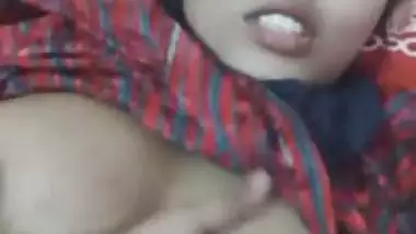 Bhabhi pressing boobs selfie video taken for lover