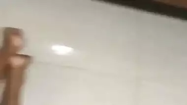 18-year-old desi girl’s erotic blowjob MMS with BF