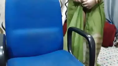 Horny Punjabi Bhabhi Rubs Pussy On XXX Porn Cam Show