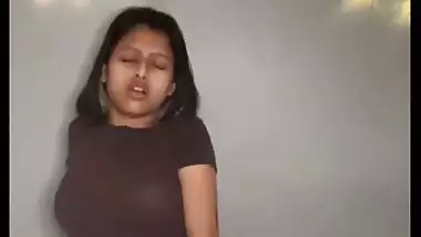 New Delhi girl sucks boyfriend dick and cum on face