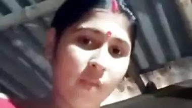 Boudi Bibastra MMS Showing Big boobs and Pussy