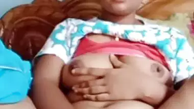 Chubby bhabhi fingering cunt in horny mood viral MMS