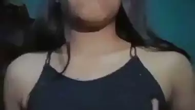 Sexy Indian girl nude MMS of stripping and showing boobs