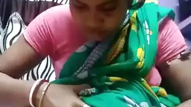 Desi village randi in saree exposing thick pussy